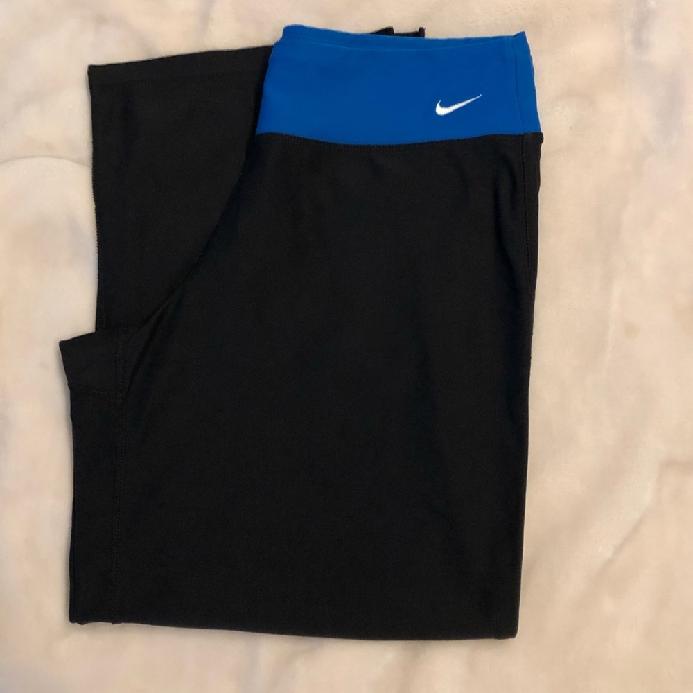 EUC Nike Crop Pants
